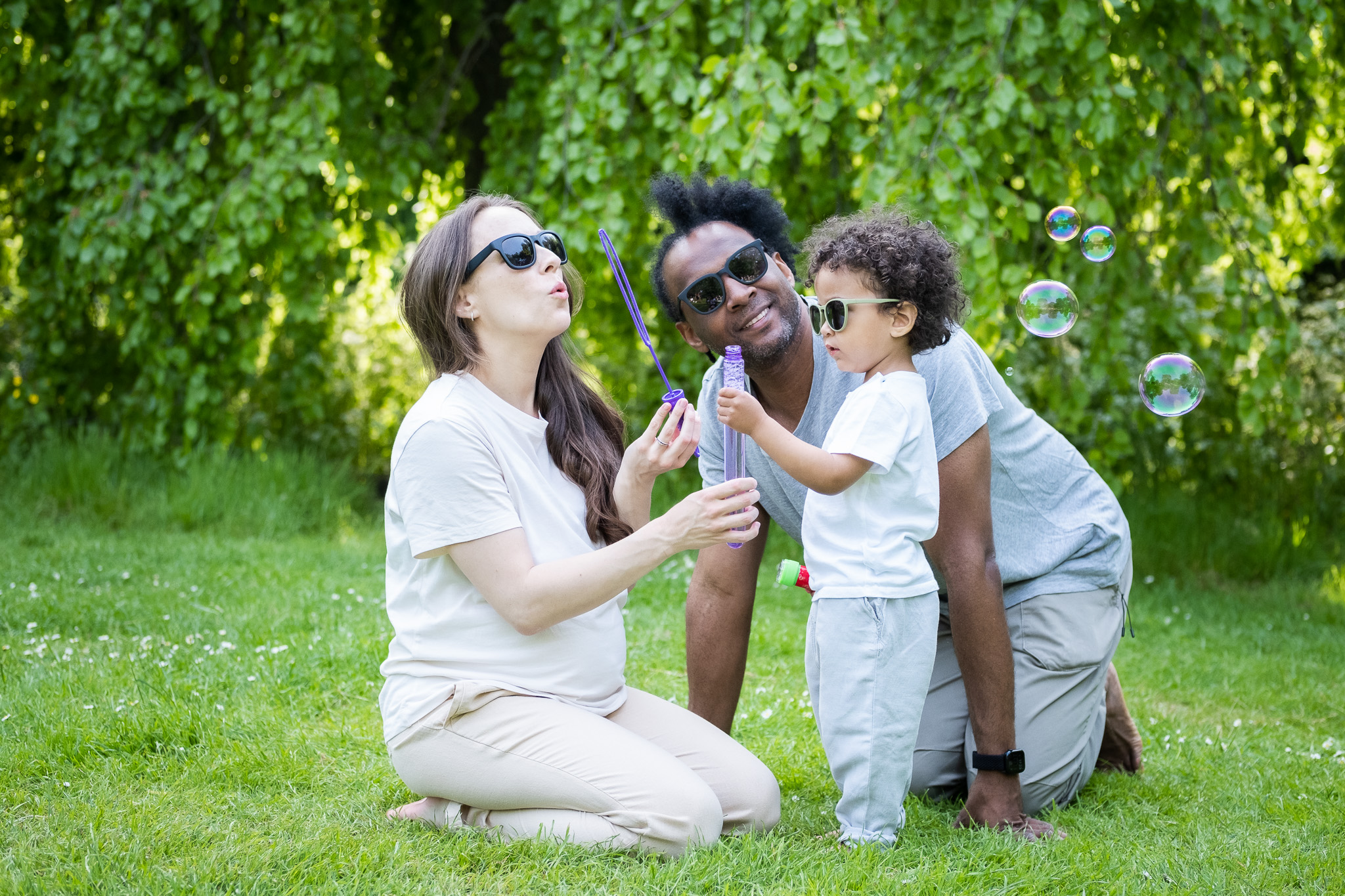 Family photoshoot in a park